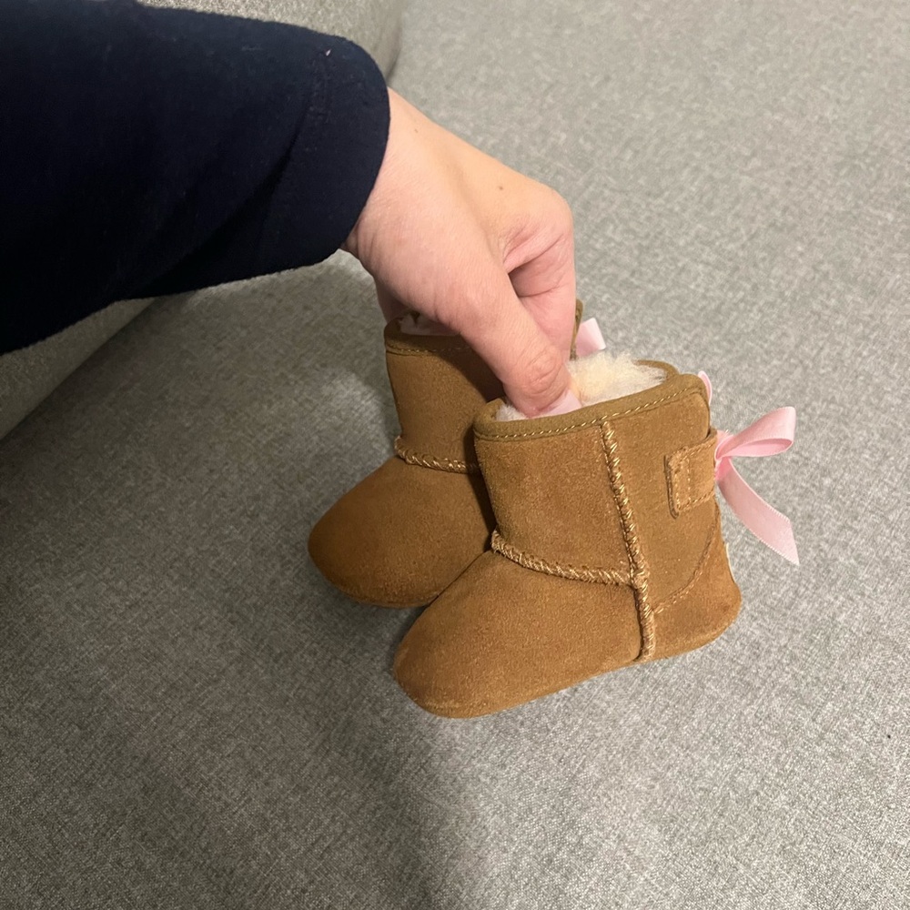 Never worn Ugg Jesse bow boot in chestnut size 0/1 (0-6 month)